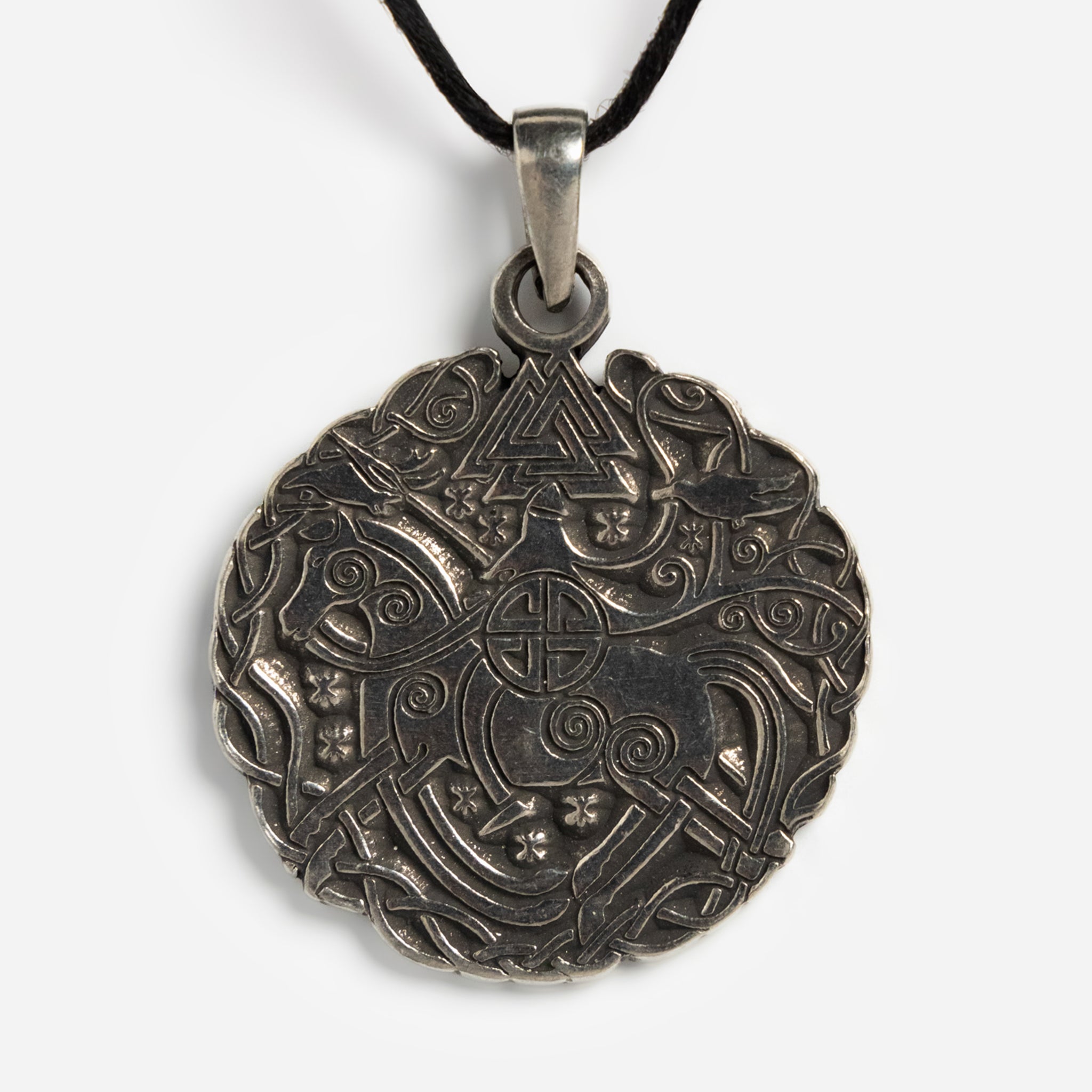 Vaknut Knot Necklace