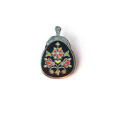 Sinnagrøt Bunad Bag Enamel Pin