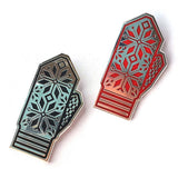 Sinnagrøt Selbuvotten Mitten Enamel Pin