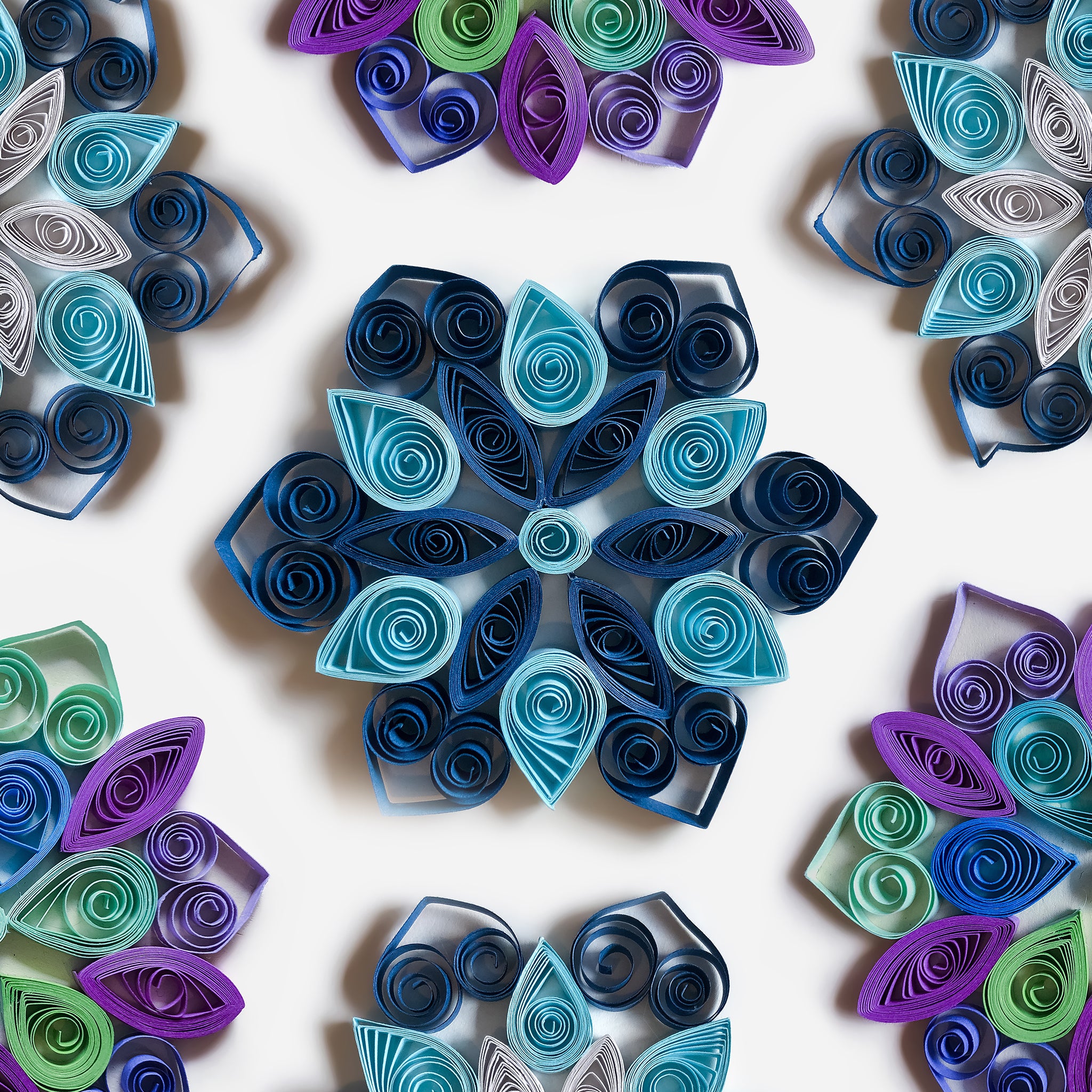 2023-12-07 – Paper Quilling: Radial Snowflake (Online)
