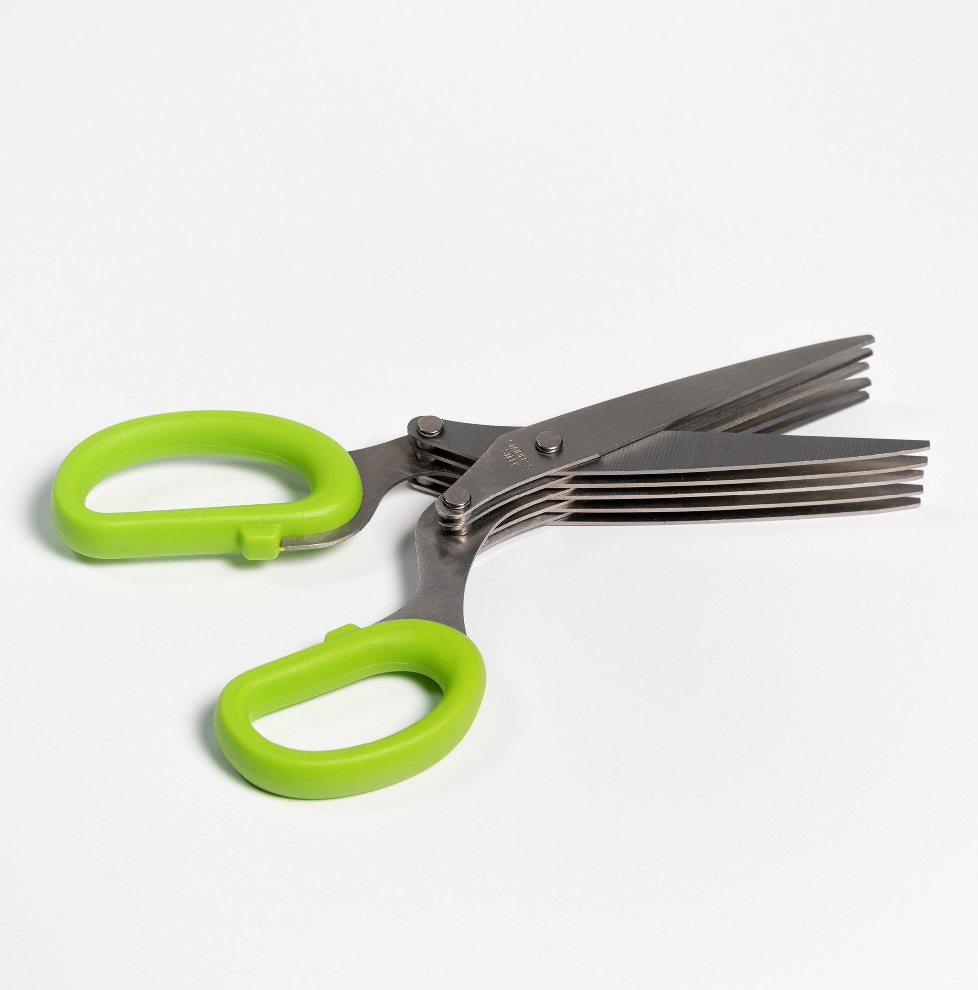 How to Use Herb Scissors: Effortless Kitchen Hacks